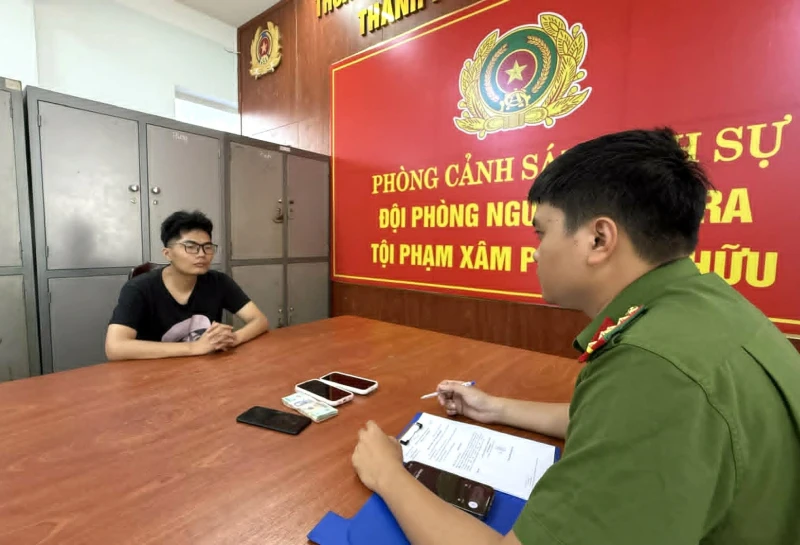 Trộm 5 cây vàng của em gái người yêu mang đi bán Trộm 5 cây vàng của em gái người yêu mang đi bán