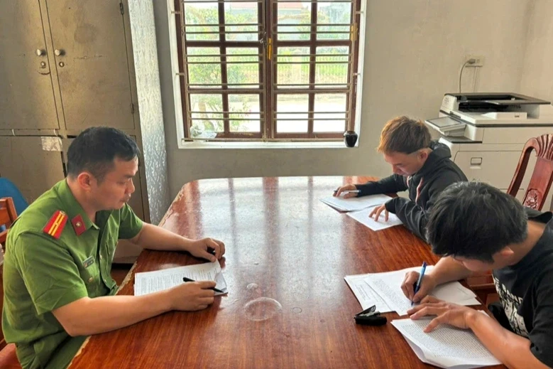 Trộm cây cảnh trong đêm mưa ở Hưng Yên, 2 đối tượng bị khởi tố