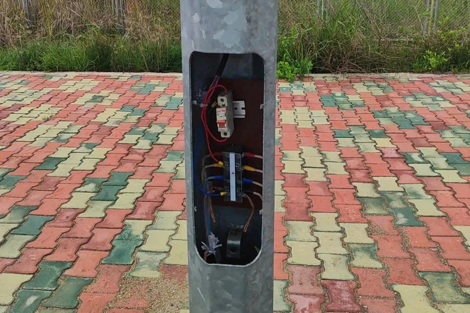 Trộm gần 6.000m cáp điện trên cao tốc Bến Lức - Long Thành qua Đồng Nai Trộm gần 6.000m cáp điện trên cao tốc Bến Lức - Long Thành qua Đồng Nai