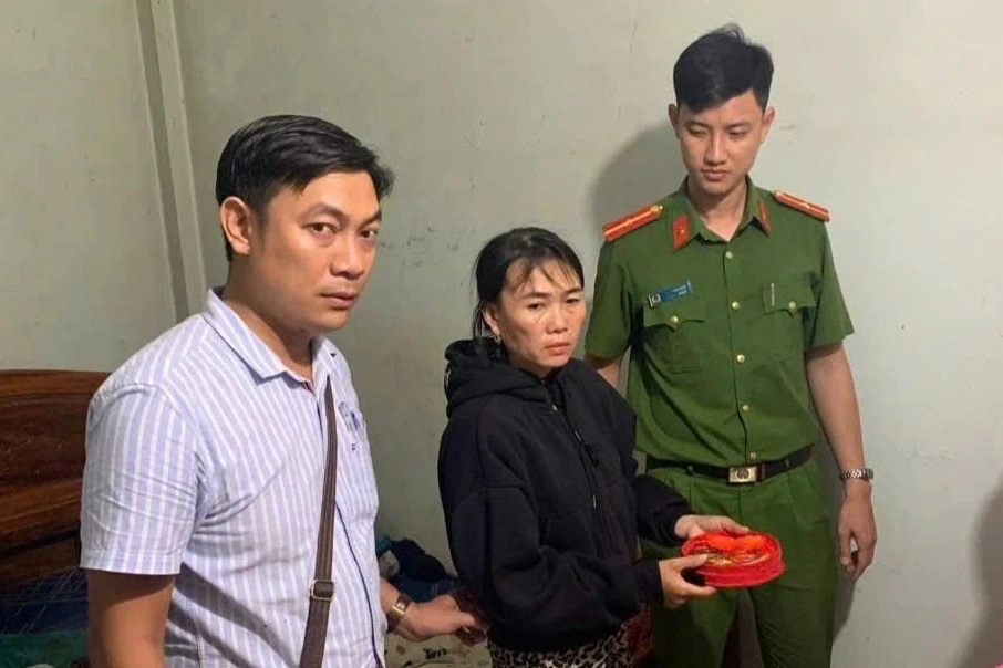 Trộm số vàng trị giá gần 280 triệu đồng, người phụ nữ rủ chồng đi mua sắm Trộm số vàng trị giá gần 280 triệu đồng, người phụ nữ rủ chồng đi mua sắm