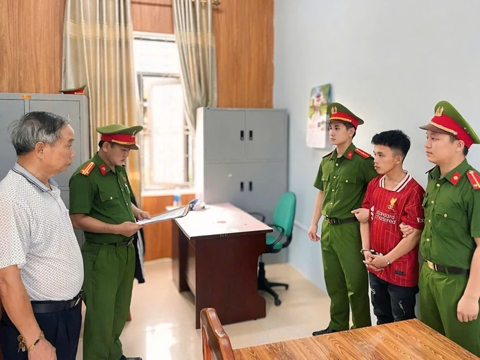 Trộm thẻ ATM của hàng xóm, thanh niên Quảng Trị bị bắt vì rút gần 50 triệu đồng Trộm thẻ ATM của hàng xóm, thanh niên Quảng Trị bị bắt vì rút gần 50 triệu đồng