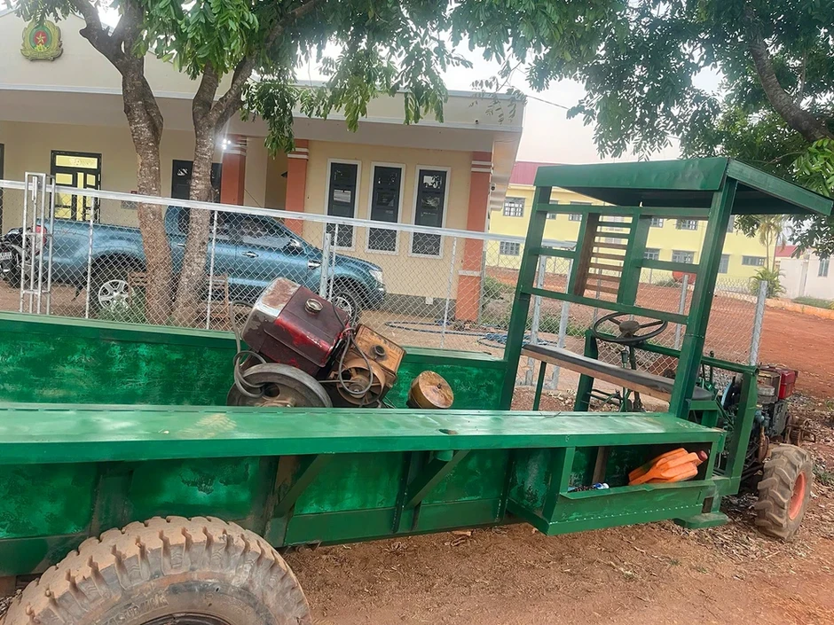 Trộm xe công nông mang về nhà sơn lại màu khác Trộm xe công nông mang về nhà sơn lại màu khác