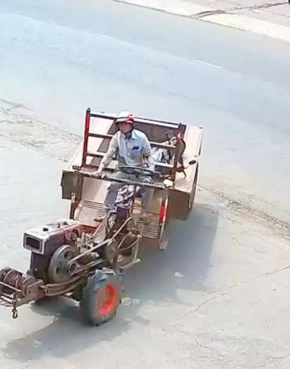 Trộm xe công nông mang về nhà sơn lại màu khác Trộm xe công nông mang về nhà sơn lại màu khác