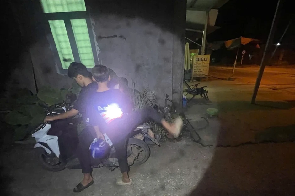 Trộm xe máy chạy đi chơi cả ngày rồi đem trả trước nhà bị hại Trộm xe máy chạy đi chơi cả ngày rồi đem trả trước nhà bị hại