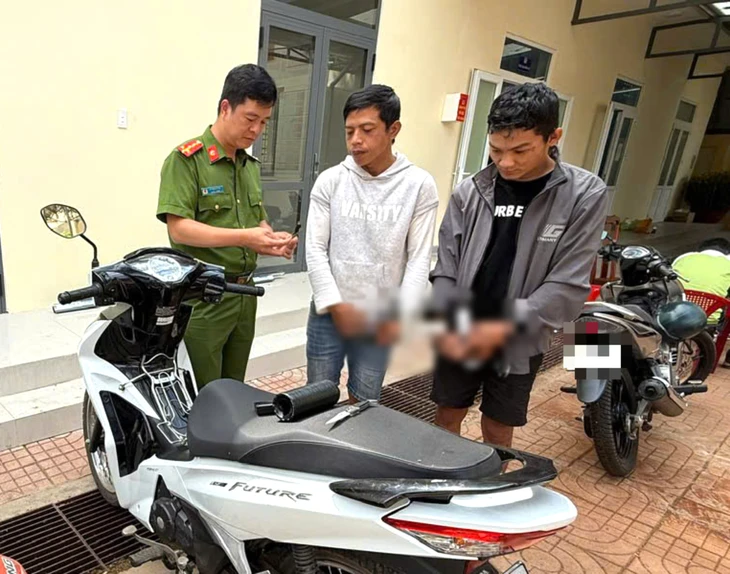 Trộm xe máy liên tỉnh, khi bị công an vây bắt thì dùng bình xịt hơi cay chống trả