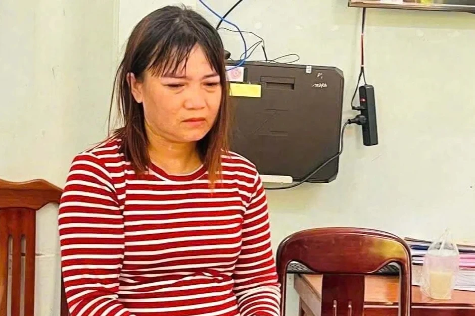 Trốn thi hành án tù, người phụ nữ bị áp giải vào trại giam Trốn thi hành án tù, người phụ nữ bị áp giải vào trại giam