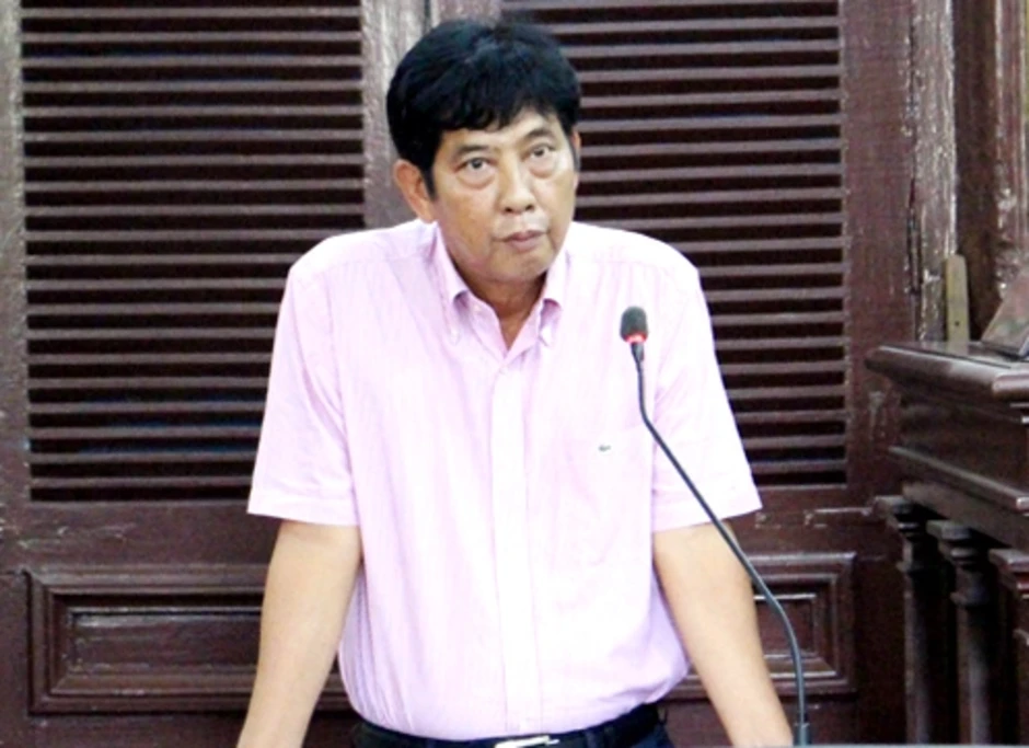 'Trùm bất động sản' ra tòa về cáo buộc nâng khống tài sản vay hàng trăm tỷ đồng 'Trùm bất động sản' ra tòa về cáo buộc nâng khống tài sản vay hàng trăm tỷ đồng
