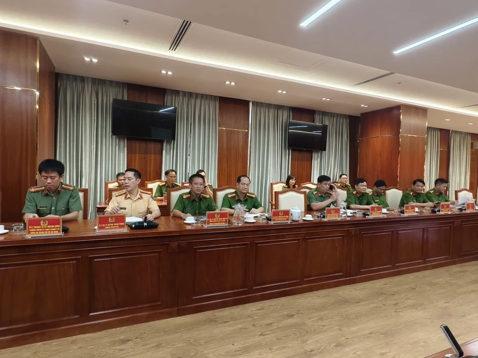 Trung tướng Mai Hoàng chủ trì họp báo cung cấp thông tin vụ nổ súng làm 2 người thương vong Trung tướng Mai Hoàng chủ trì họp báo cung cấp thông tin vụ nổ súng làm 2 người thương vong