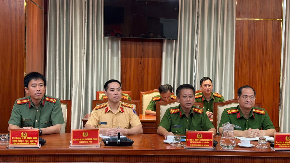 Trung tướng Mai Hoàng trực tiếp lấy lời khai 2 bị can nổ súng ở Bến Thành