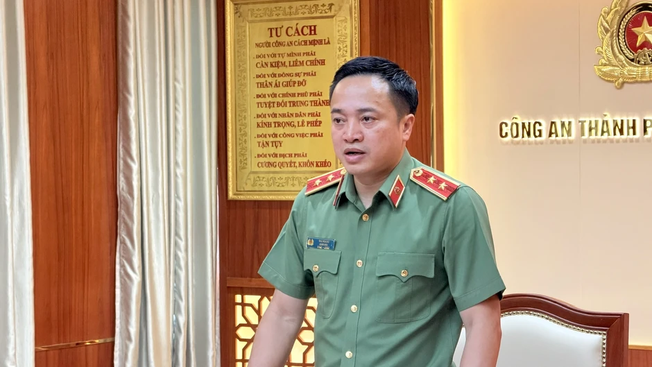 Trung tướng Mai Hoàng trực tiếp lấy lời khai 2 bị can nổ súng ở Bến Thành