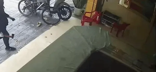 Truy bắt nhóm dùng búa cướp tiệm vàng ở TPHCM Truy bắt nhóm dùng búa cướp tiệm vàng ở TPHCM