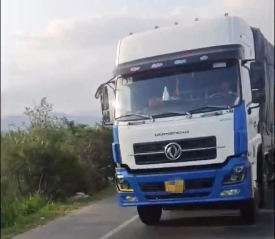 Truy bắt tài xế bất chấp hiệu lệnh CSGT, chạy xe lạng lách trên quốc lộ Truy bắt tài xế bất chấp hiệu lệnh CSGT, chạy xe lạng lách trên quốc lộ