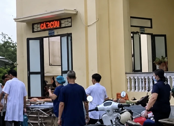 Truy tìm đối tượng chém 4 người trọng thương trong đó có một cháu bé Truy tìm đối tượng chém 4 người trọng thương trong đó có một cháu bé
