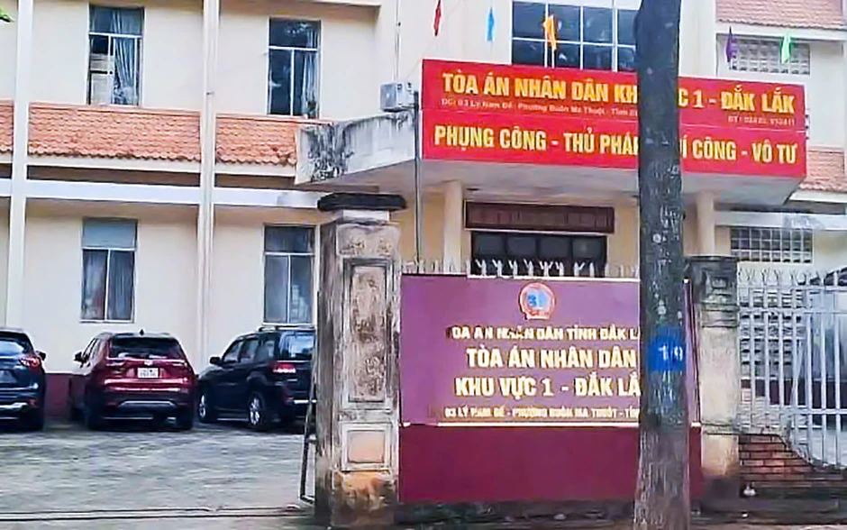 Truy tố 3 cựu thẩm phán tại Đắk Lắk nhận tiền giúp các bị cáo đánh bạc hưởng án treo Truy tố 3 cựu thẩm phán tại Đắk Lắk nhận tiền giúp các bị cáo đánh bạc hưởng án treo