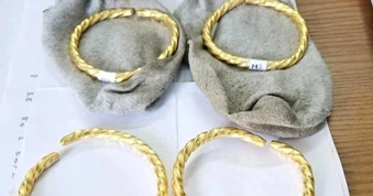 Truy tố 3 phụ nữ vận chuyển lô vàng hơn 2,2 tỷ đồng