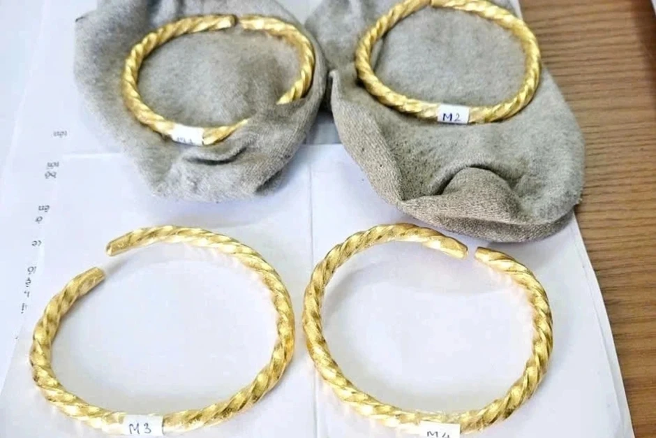Truy tố 3 phụ nữ vận chuyển lô vàng hơn 2,2 tỷ đồng
