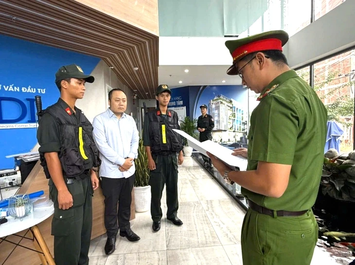 Truy tố Nguyễn Quang Hoàng - Tổng giám đốc GFDI cùng đồng phạm lừa đảo gần 7.500 người Truy tố Nguyễn Quang Hoàng - Tổng giám đốc GFDI cùng đồng phạm lừa đảo gần 7.500 người
