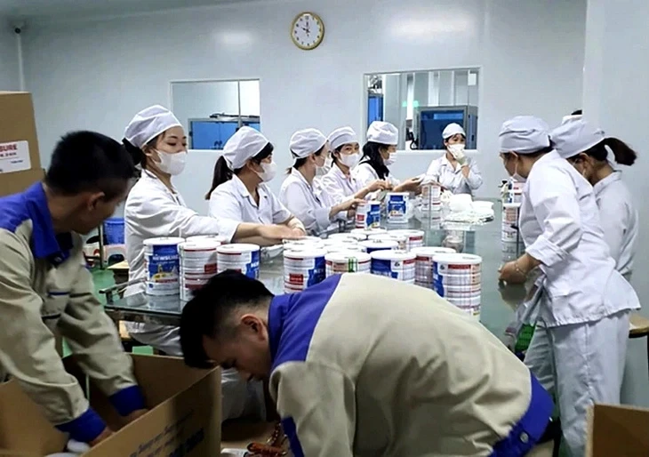 Truy tố vụ sản xuất sữa giả nghìn tỉ: Một đường dây 'tội chồng tội' Truy tố vụ sản xuất sữa giả nghìn tỉ: Một đường dây 'tội chồng tội'