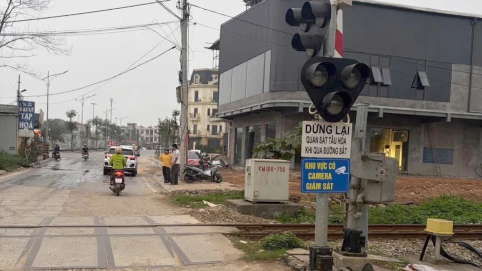 Từ 15-5, ô tô vượt rào chắn đường sắt bị phạt tới 20 triệu đồng Từ 15-5, ô tô vượt rào chắn đường sắt bị phạt tới 20 triệu đồng