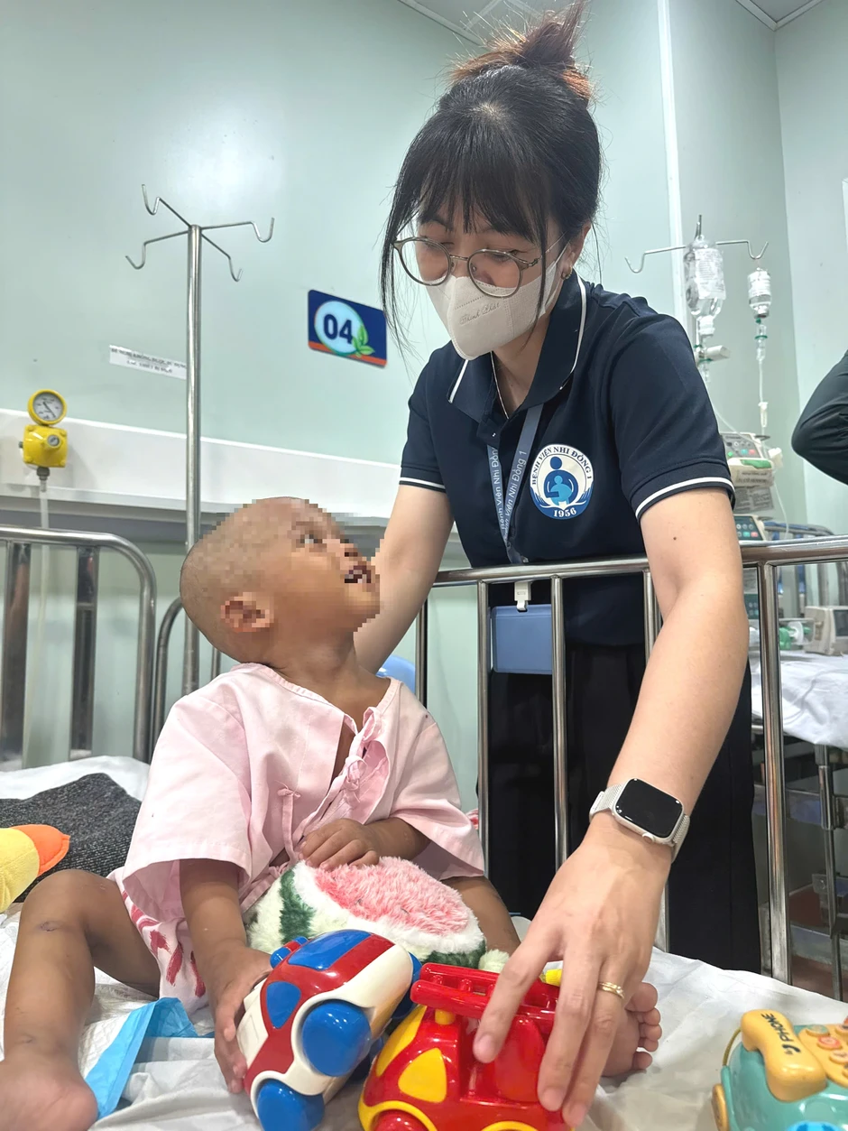 Từ 2 vụ bạo hành trẻ em: Khi pháp luật đến kịp và đến muộn Từ 2 vụ bạo hành trẻ em: Khi pháp luật đến kịp và đến muộn