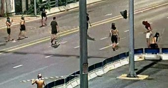Từ camera AI, công an chỉ mất 30 phút nhận diện 18 thanh, thiếu niên tụ tập đánh nhau trên phố