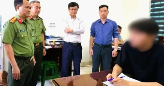 Từ học sinh mê tin học "lạc lối" thành "ông chủ" mã độc đánh cắp dữ liệu máy tính toàn cầu