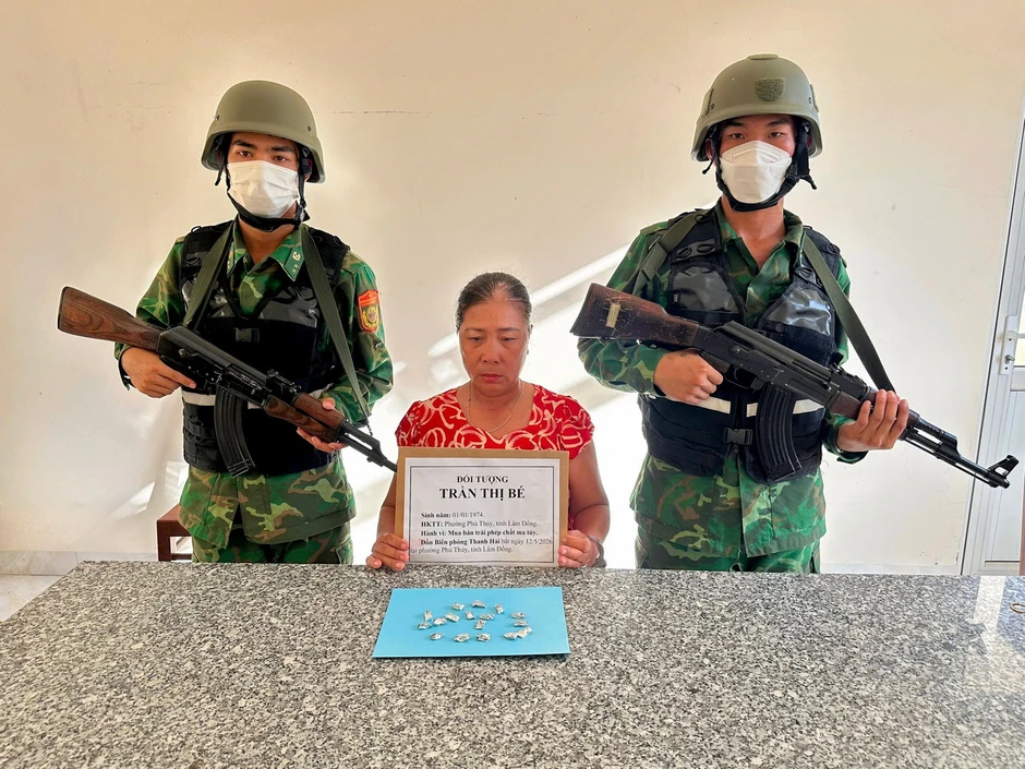 Từ một gói giấy bạc, Biên phòng Lâm Đồng truy ra 'ổ' ma túy Từ một gói giấy bạc, Biên phòng Lâm Đồng truy ra 'ổ' ma túy