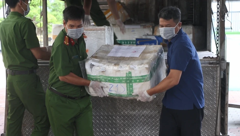 Từ một vụ tử vong, bóc gỡ đường dây vận chuyển hơn 2,4 tấn xyanua xuyên biên giới Từ một vụ tử vong, bóc gỡ đường dây vận chuyển hơn 2,4 tấn xyanua xuyên biên giới