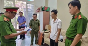 Tự nghĩ công thức pha trộn hóa chất thành nước yến chưng sẵn