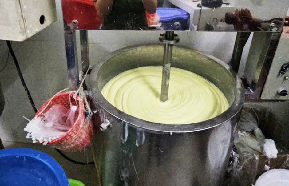 Từ nguyên liệu ở Chợ Lớn thành 10.000 hũ kem 'Made in Mỹ, Thái' Từ nguyên liệu ở Chợ Lớn thành 10.000 hũ kem 'Made in Mỹ, Thái'