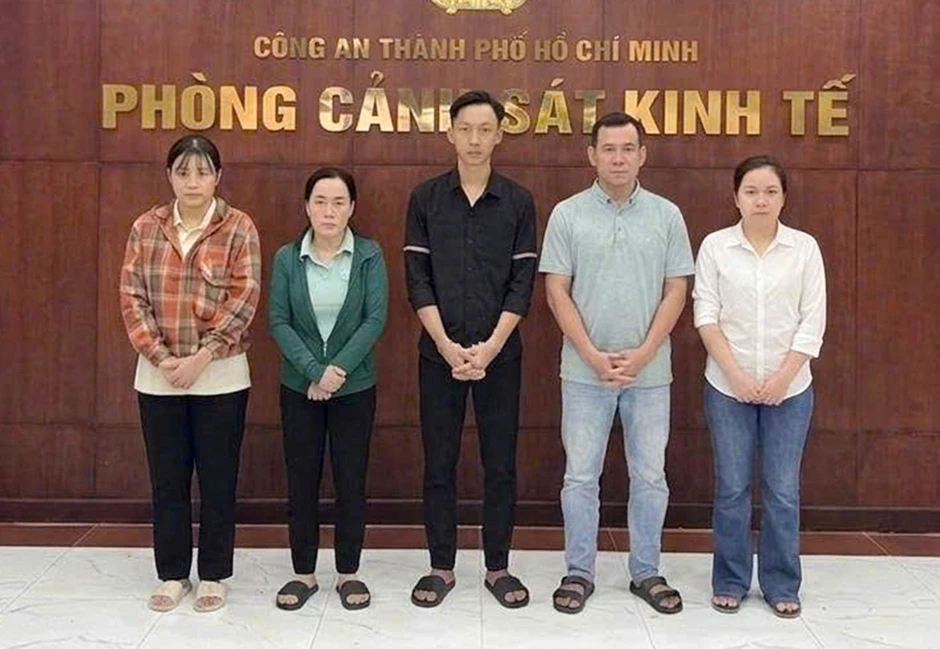 Từ nguyên liệu ở Chợ Lớn thành 10.000 hũ kem 'Made in Mỹ, Thái' Từ nguyên liệu ở Chợ Lớn thành 10.000 hũ kem 'Made in Mỹ, Thái'