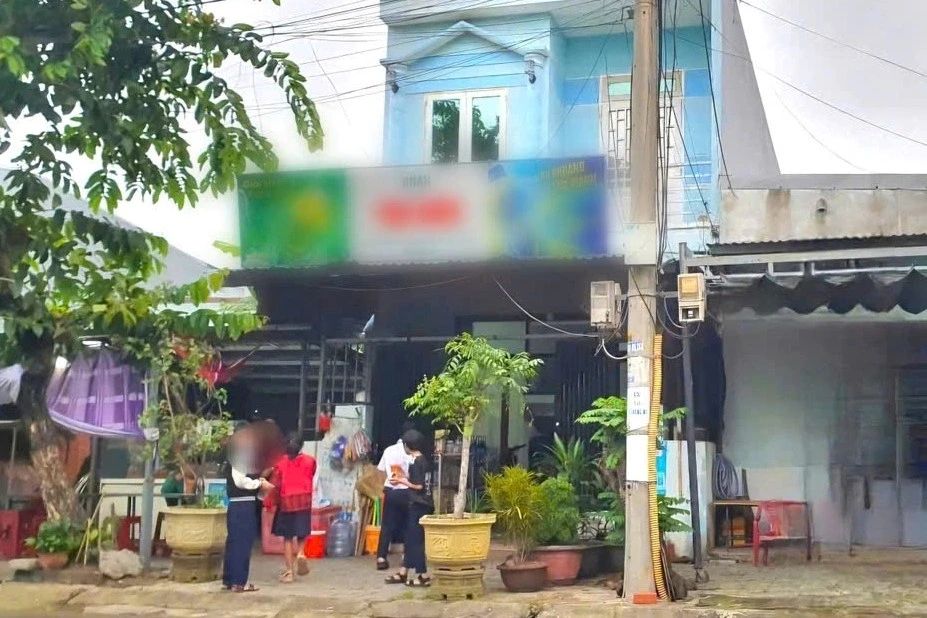 Tự phá khóa nhà người khác, vào ở suốt 8 năm