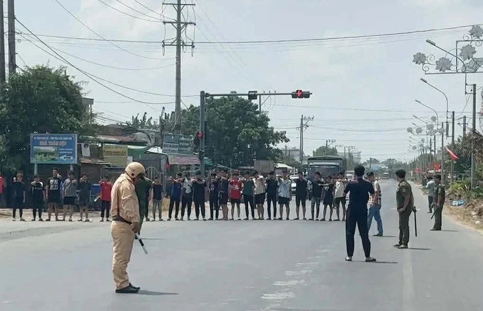 Tụ tập để thử xe độ và đua xe trái phép, 24 thanh thiếu niên bị khởi tố Tụ tập để thử xe độ và đua xe trái phép, 24 thanh thiếu niên bị khởi tố