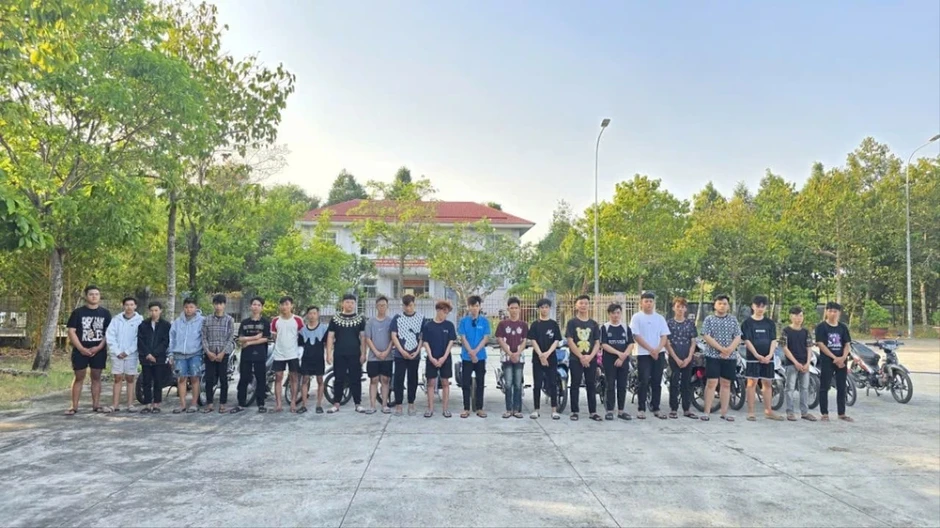 Tụ tập để thử xe độ và đua xe trái phép, 24 thanh thiếu niên bị khởi tố Tụ tập để thử xe độ và đua xe trái phép, 24 thanh thiếu niên bị khởi tố