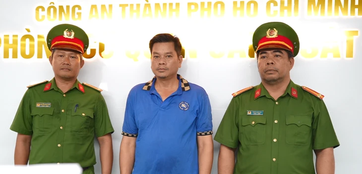Từ vụ chết người nghi do tự tử, Công an TP.HCM lần ra đường dây mua bán xyanua, khởi tố 35 người Từ vụ chết người nghi do tự tử, Công an TP.HCM lần ra đường dây mua bán xyanua, khởi tố 35 người