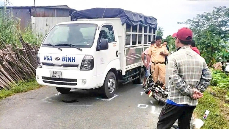 Tước danh hiệu Công an nhân dân 2 cán bộ liên quan vụ tai nạn giao thông khiến nữ sinh tử vong ở Vĩnh Long