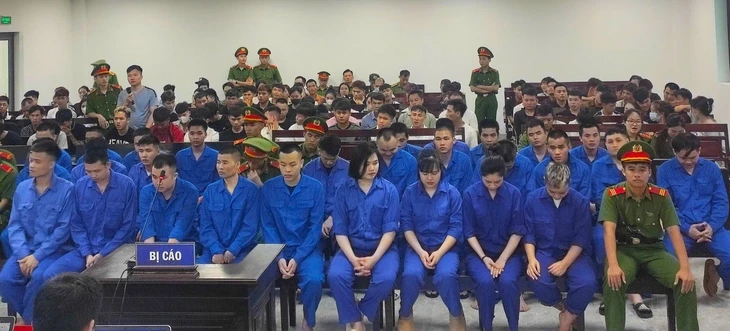 Tuyên án 117 bị cáo trong đường dây 'dùng người Việt lừa người Việt' Tuyên án 117 bị cáo trong đường dây 'dùng người Việt lừa người Việt'