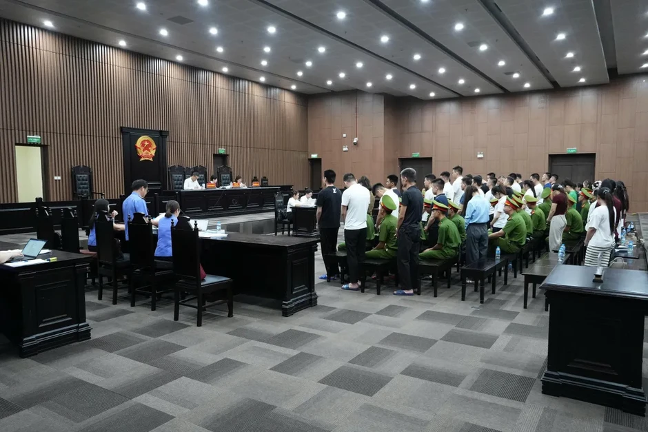 Tuyên án 50 bị cáo vụ tổ chức "bay lắc" tại quán karaoke Quỳnh Trang Tuyên án 50 bị cáo vụ tổ chức "bay lắc" tại quán karaoke Quỳnh Trang