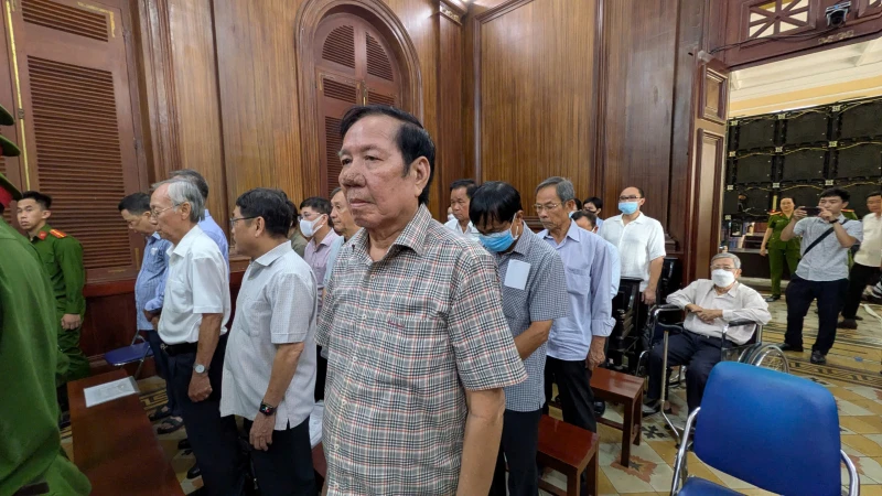 Tuyên án các bị cáo trong vụ chuyển nhượng trái pháp luật khu đất 39 – 39 B Bến Vân Đồn Tuyên án các bị cáo trong vụ chuyển nhượng trái pháp luật khu đất 39 – 39 B Bến Vân Đồn