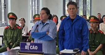 Tuyên án đôi vợ chồng khóa cổng nhốt công an
