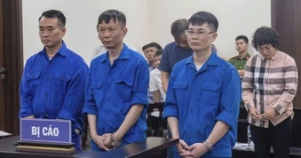 Tuyên án nhóm cựu cán bộ phường ở Hà Nội nhận hối lộ "bảo kê" xây dựng