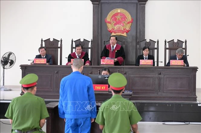 Tuyên án tù chung thân với kẻ giết người vì ghen tuông Tuyên án tù chung thân với kẻ giết người vì ghen tuông