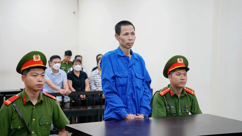 Tuyên án tử hình kẻ đổ xăng đốt quán cà phê khiến 11 người chết ở Hà Nội Tuyên án tử hình kẻ đổ xăng đốt quán cà phê khiến 11 người chết ở Hà Nội