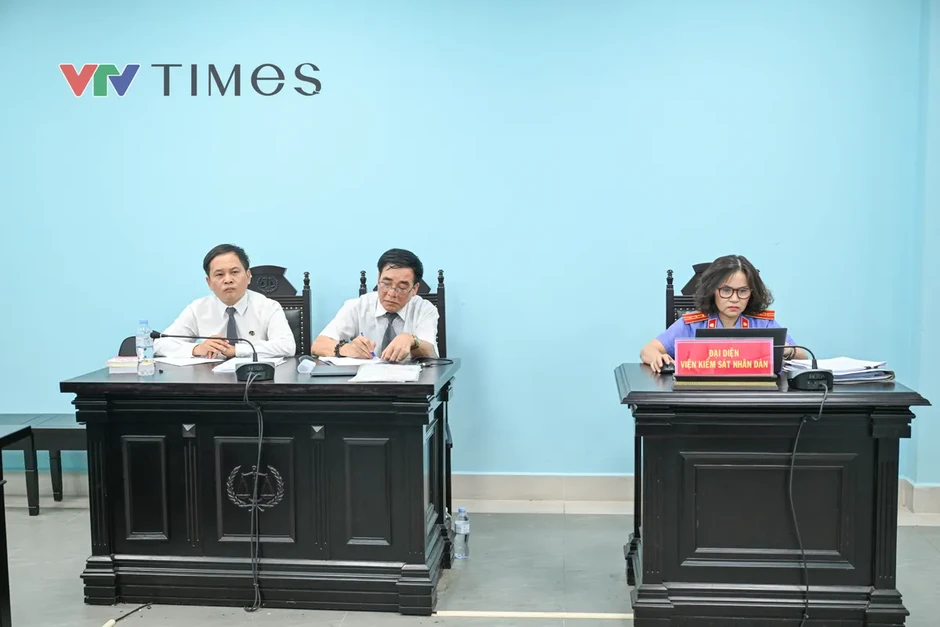 Tuyên phạt 20 năm tù với tài xế xe bồn cố ý cán chết nữ sinh ở Hà Nội Tuyên phạt 20 năm tù với tài xế xe bồn cố ý cán chết nữ sinh ở Hà Nội
