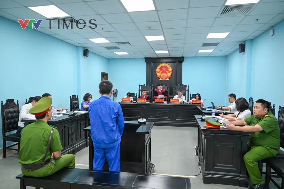 Tuyên phạt 20 năm tù với tài xế xe bồn cố ý cán chết nữ sinh ở Hà Nội Tuyên phạt 20 năm tù với tài xế xe bồn cố ý cán chết nữ sinh ở Hà Nội