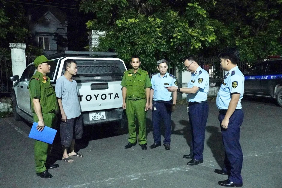 Tuyên Quang: Phát hiện ô tô vận chuyển hơn 1,5 tấn thực phẩm không rõ nguồn gốc Tuyên Quang: Phát hiện ô tô vận chuyển hơn 1,5 tấn thực phẩm không rõ nguồn gốc
