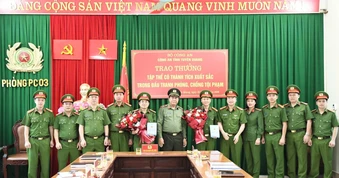 Tuyên Quang trao thưởng ban chuyên án phá đường dây buôn bán hàng cấm xuyên biên giới