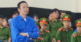 Tuyên tử hình kẻ sát nhân cầm dao đâm cả nhà "vợ hờ"