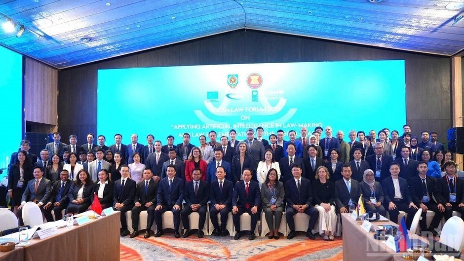 Ứng dụng AI trong lĩnh vực pháp luật: Cơ hội và thách thức Ứng dụng AI trong lĩnh vực pháp luật: Cơ hội và thách thức