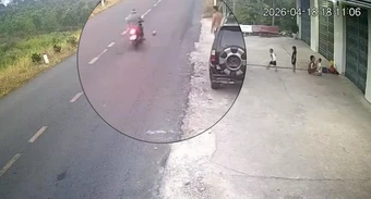 Va chạm với quả bóng lăn ra đường, người đi xe máy tử vong